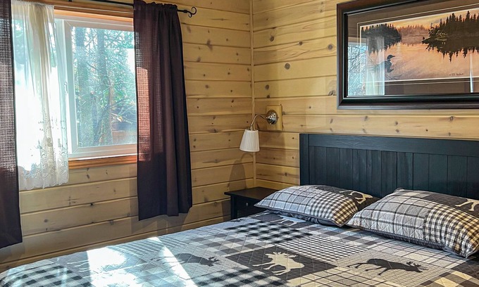 Magnetawan Cottage | Ahmic Lake Resort's 3-Bedroom Cottage (Black Bear Cottage)