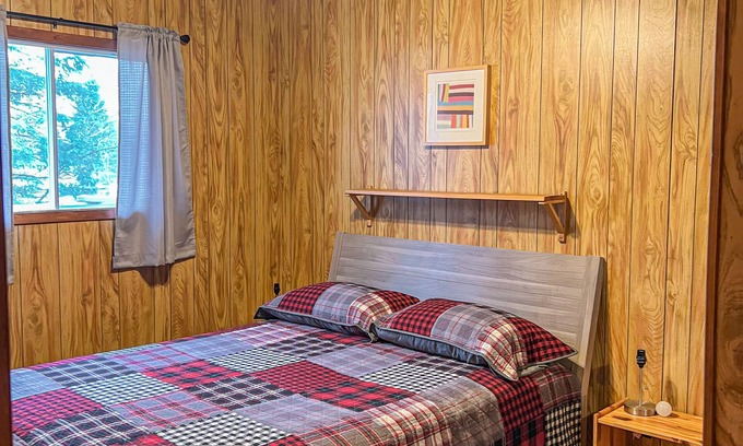 Magnetawan Cottage | Ahmic Lake Resort's 3-Bedroom Cottage (Red Fox Cottage)