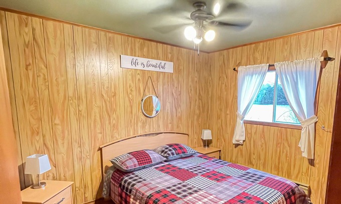 Magnetawan Cottage | Ahmic Lake Resort's 3-Bedroom Cottage (Moose Cottage)