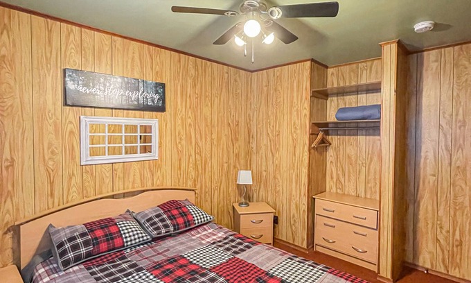Magnetawan Cottage | Ahmic Lake Resort's 2-Bedroom Cottage (Elk Cottage)