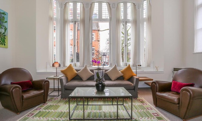 Earl's Court Apartment | Ahometorent - Charming Apartment