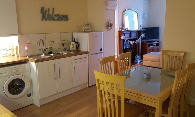 Carrickfergus Apartment | Ahoy Apartment Carrickfergus Front-line Sea-views and Super Comfy!