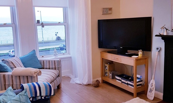 Carrickfergus Apartment | Ahoy4 Carrickfergus Front-line Sea-views!n