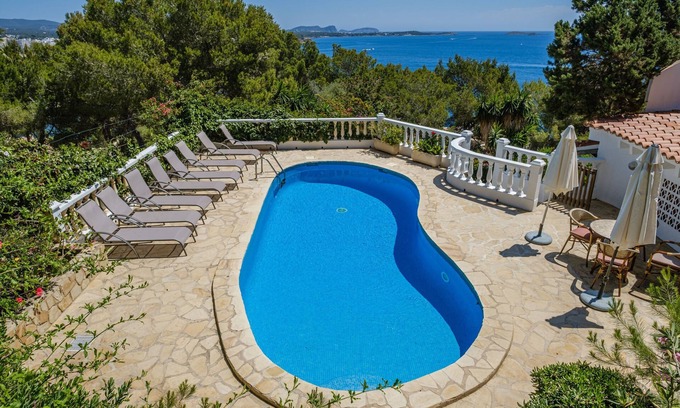 Siesta Villa | Air-Conditioned Villa with Sea View, Salty Pool, Terraces & Wi-Fi; Parking Available