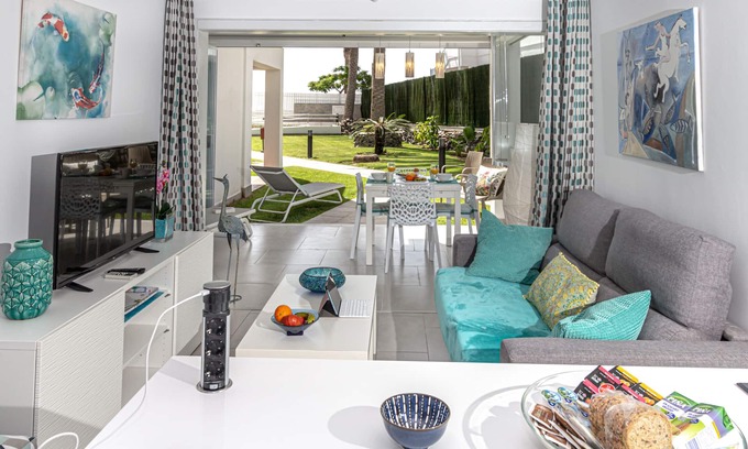 Playa del Ingles Apartment | AIDA- BEACH FRONT GROUND FLOOR APARTMENT VIEW GARDEN