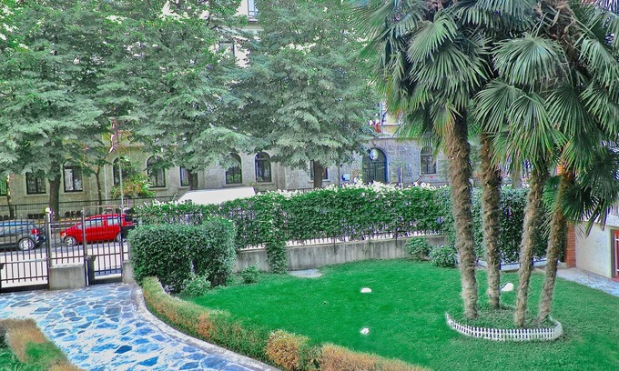 Chiesa Rossa House | Aiello Suites Executive