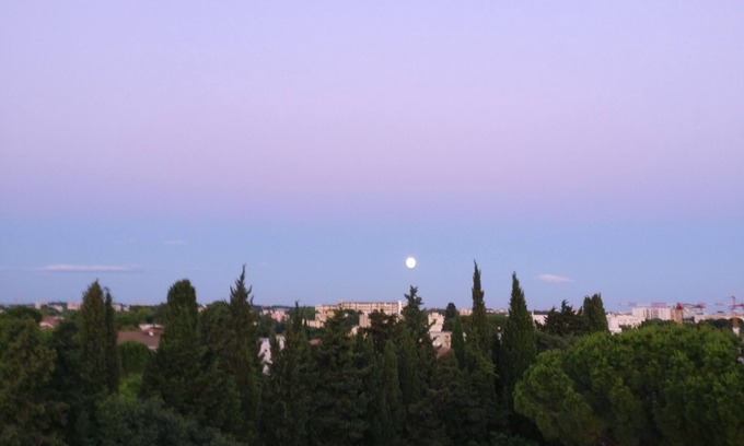 Les Beaux-Arts Apartment | Aiguelongue, head in the stars
