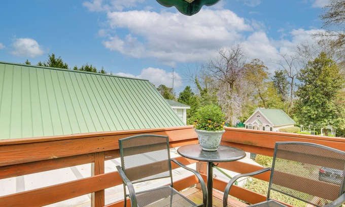 Aiken Apartment | Aiken Apt w/Garden-View Balcony: Half-Mi to Dtwn!