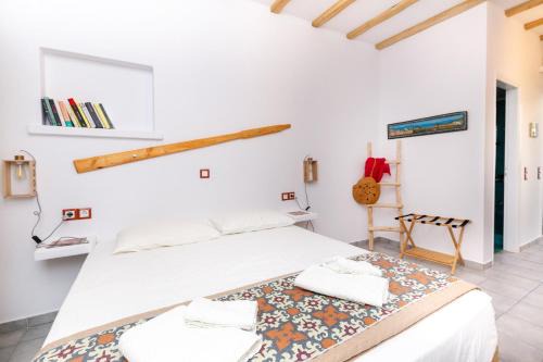 Schinoussa Town Bed & Breakfast | Ailouros summer hotel