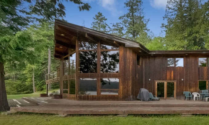 Pender Island House | Ainslie Cove: Waterfront Family Vacation Home On Pender Island, BC