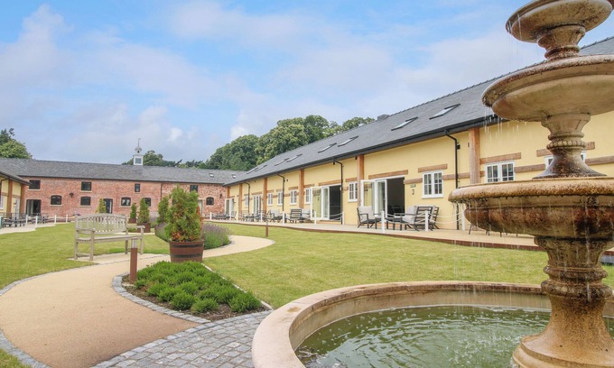 Felton Cottage | AINTREE COTTAGE, pet friendly, luxury holiday cottage in West Felton