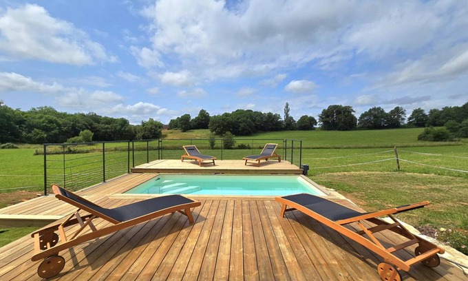 Coteaux Perigourdins Cottage | Air-conditioned house with private pool, wifi and parking, pets welcome
