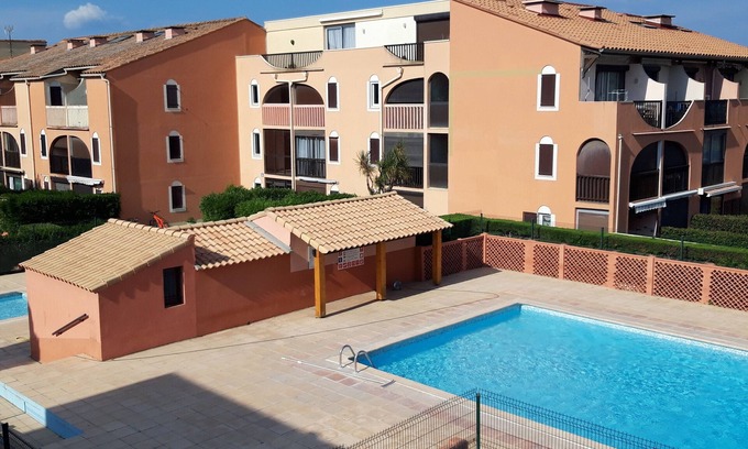 Les Arenes Apartment | Air-conditioned studio in tourist residence, 800m from beach and shops