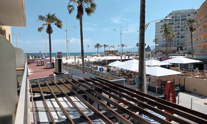 La Jetee Apartment | Air-conditioned apartment 2 steps from the beach. Covered parking space