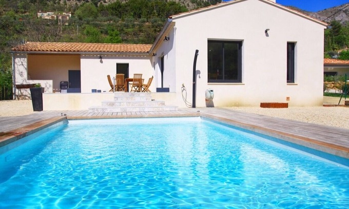 Buis-les-Baronnies House | Air-conditioned single storey villa with secure pool for 11 people