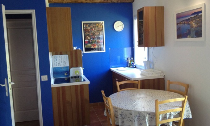 Carnoux-en-Provence Apartment | AIR-CONDITIONED APARTMENT FOR 6 PERSONNE VIEW OF THE PINES