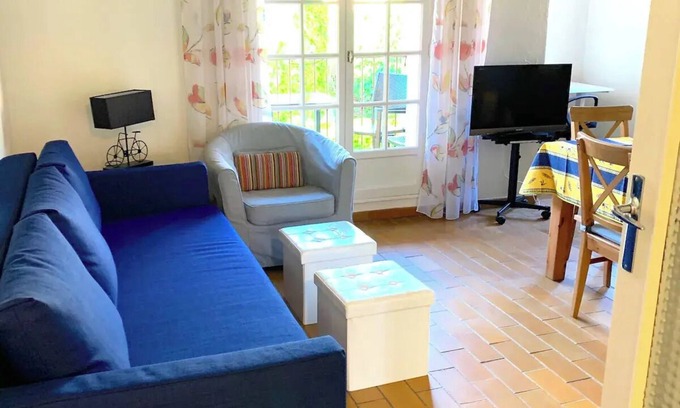 La Garde-Freinet Apartment | Air-conditioned apartment in the heart of the village