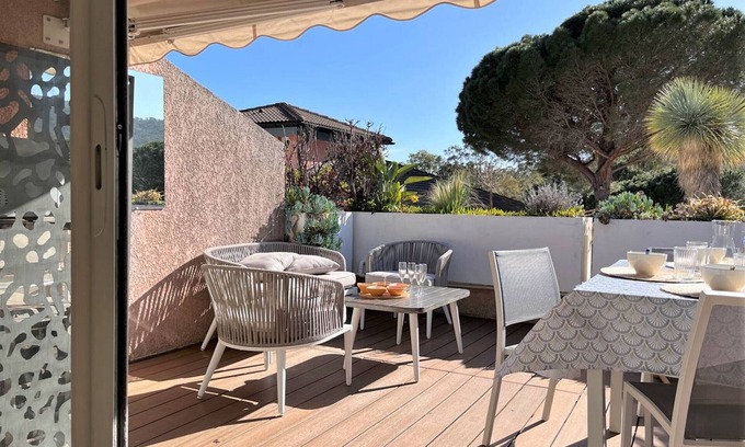 Cavaliere Apartment | Air-Conditioned 1-Bedroom Apartment with Pool, Wi-Fi, and Private Parking at Le Lavandou