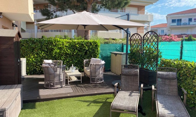 Antibes Apartment | Air-conditioned 2 bedroom Garden apartment close to beaches and amenities.