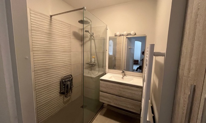 Celleneuve Apartment | Air-conditioned apartment in secure residence