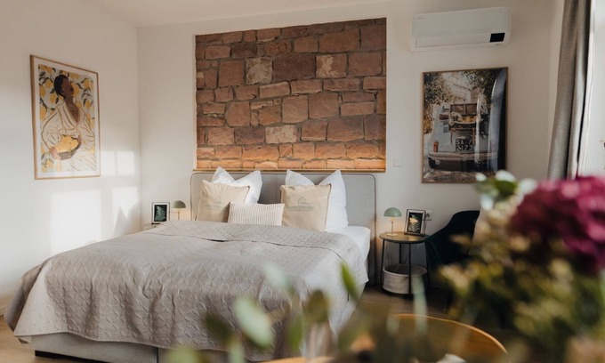 Miltenberg Apartment | Air-conditioned apartment (32.5 sqm) with box-spring bed