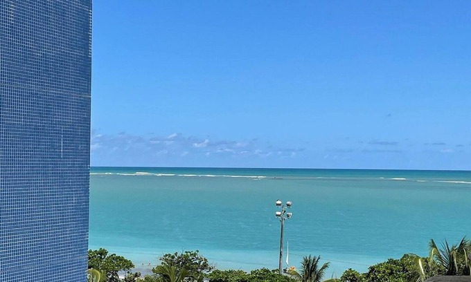 Pajucara Apartment | Air-conditioned apartment on the seafront of Pajuçara Beach