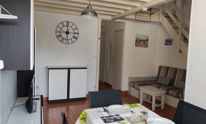 Argeles Plage Apartment | Air-conditioned apartment. Close to shops and sea. Parking. Rated Atout France 1*.