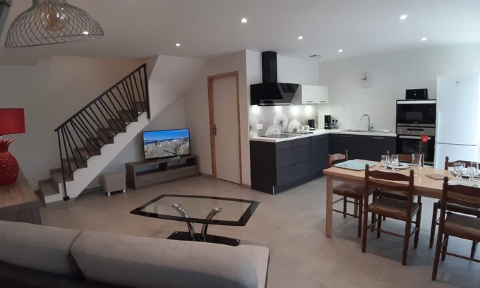 Othis Apartment | Air-conditioned gîte for 4 people, 2 bedrooms, near Senlis, Paris, Roissy, NEW