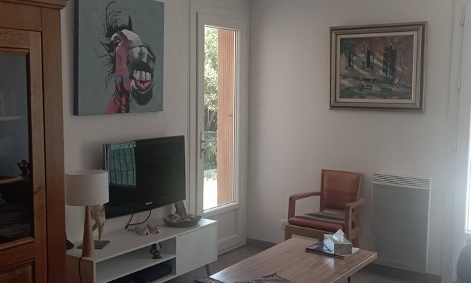 La Crau Apartment | Air-conditioned ground floor apartment with balcony, small garden and terrace