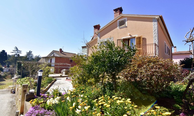 Basanija Apartment | Air-conditioned Maria Savudrija apartment near the beach, WiFi, parking