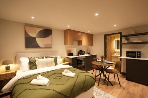 Friern Barnet Apartment | Air-Conditioned Studio, North London Access