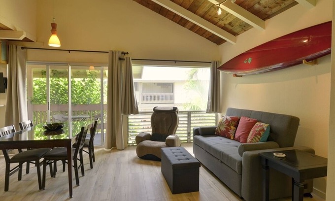 Princeville Condo | Air Conditioned Upstairs Condo with full kitchen, pool, wifi, walk to beach.