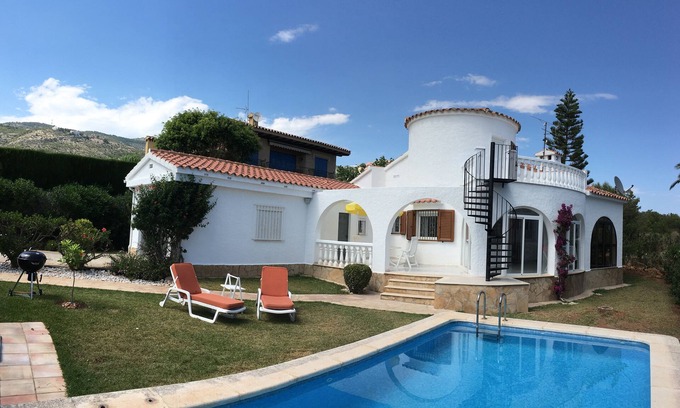 Alcossebre Villa | Air-conditioned Villa with WiFi and Heated Private Pool in Beautiful Garden