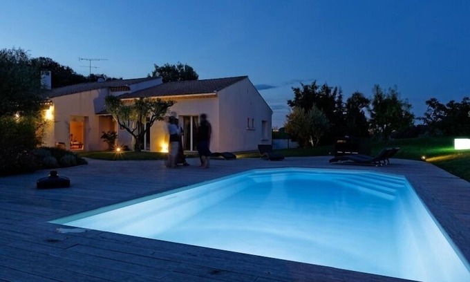 Vendargues Villa | AIR-CONDITIONED VILLA WITH JACUZZI AND SWIMMING POOL 4000 M2 GARDEN NOT OVERLOOKED