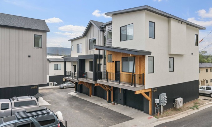 Durango House | Air-Conditioning, Monthly Discount, Pet Friendly!