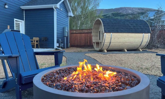 Anaconda Cottage | Air Conditioning, Sauna, Fire Pit, Dog Friendly