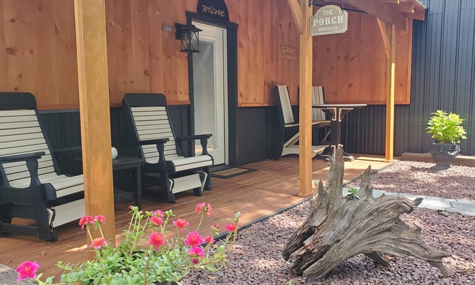 Pleasant Hall Apartment | Air Hill Haven- Quiet peaceful secluded apartment