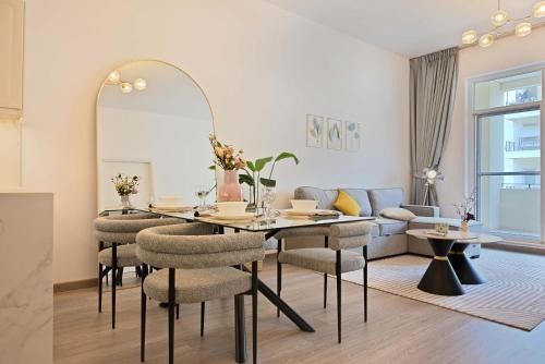 Motor City Apartment | Air Homes - Stylish Urban Living in a Modern 1BR