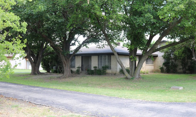 Hebron House | Air Park Home - Fly In/Fly Out