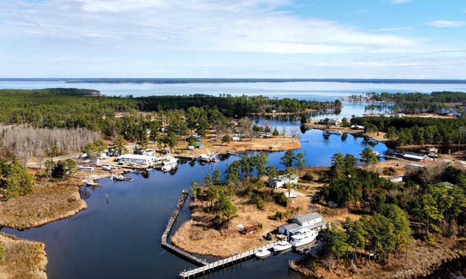 Belhaven Boat Rental | AirBnB Yacht retreat