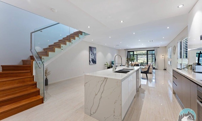 Eastwood House | Aircabin - Eastwood - Luxury - 4 Bedrooms House