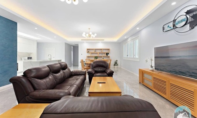 Fairfield House | Aircabin - Fairfield - Modern - 6 Bedrooms House