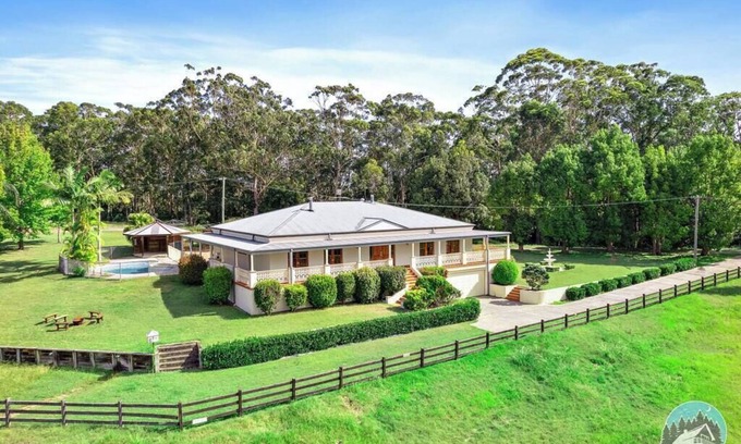 Kangy Angy House | Aircabin - KANGY ANGY - Rural Retreat 4 Bedrooms