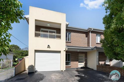 Panania House | Aircabin - Panania - Sydney - Cozy - 5 Beds House