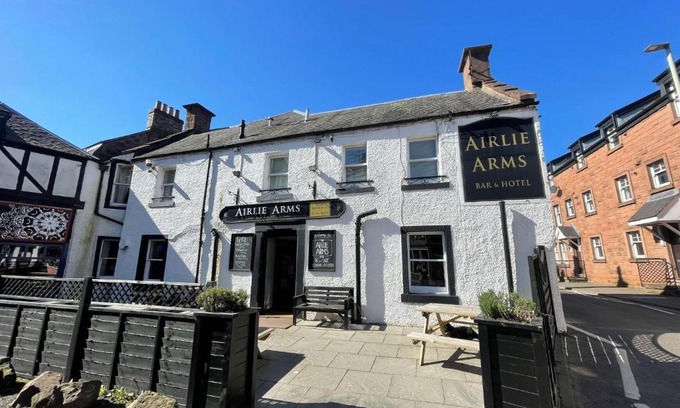 Kirriemuir Hotel | Airlie Arms Hotel