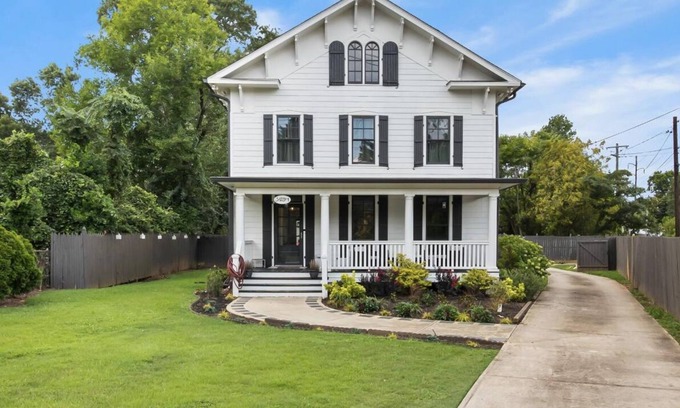 East Point House | Airport Cottage