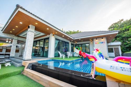 Bang Sare Villa | Airport Pool Villa บางเสร่