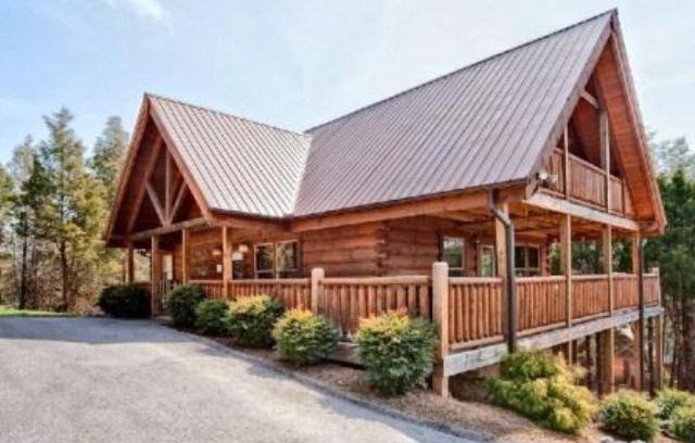 Pigeon Forge House | Airport Runway 33 cabin