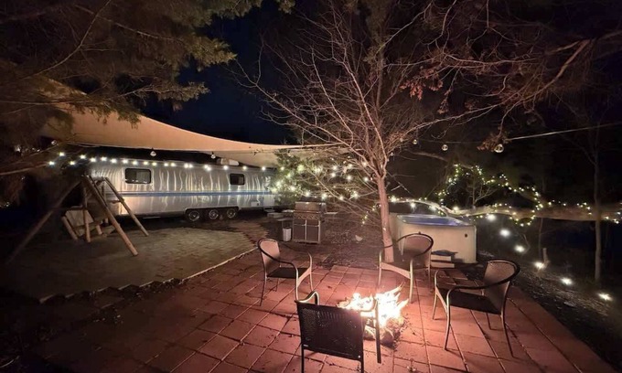 Lawton House | Airstream w flush toilet, city water, hot tub