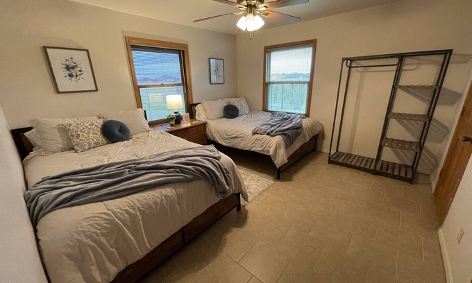 Wise County House | Airstrip Cabin